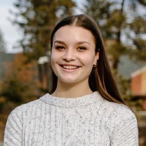 Headshot of Amelia Hewson