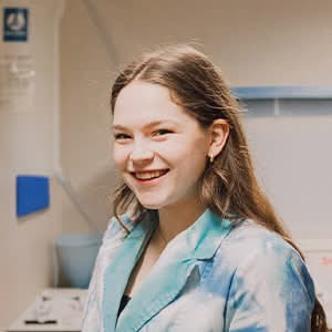 Headshot of Stephanie Ryder