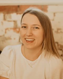 Headshot of Annie Dempsen