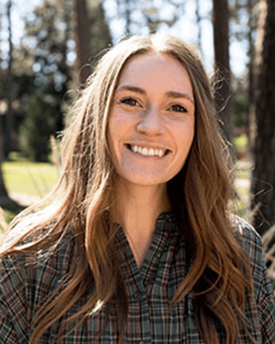 Headshot of Lauren Hunter