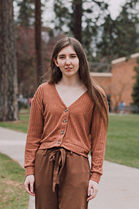 Outdoor photo portrait of Sara Himmel