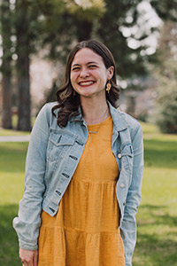 Outdoor photo portrait of Savanna Spradley